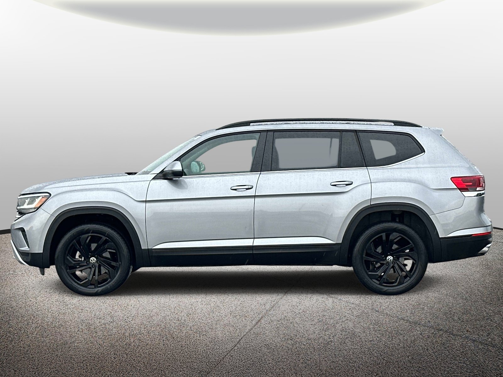 Used 2023 Volkswagen Atlas SE w/ Black Wheel Package AWD/4WD image 2