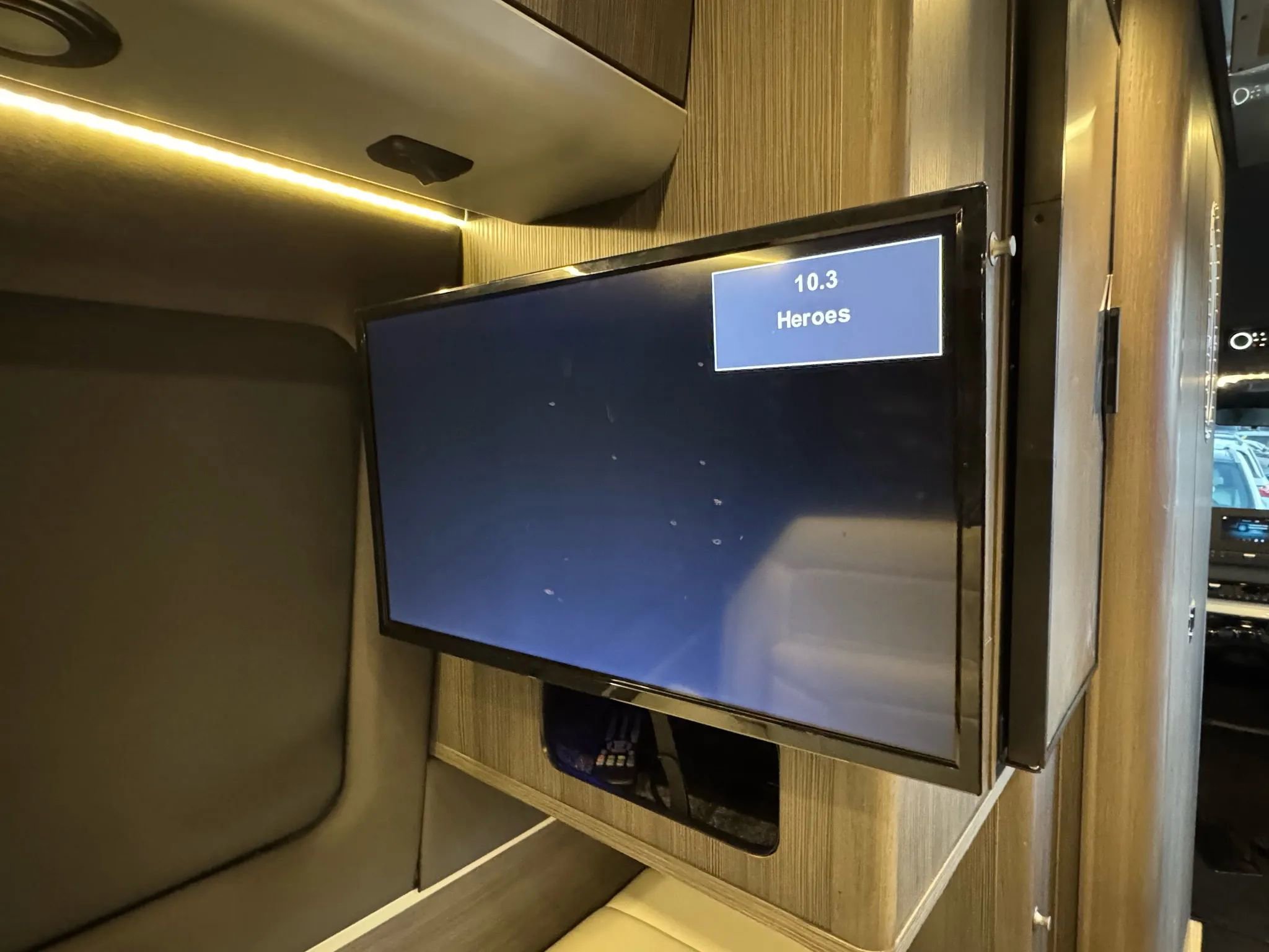 Used 2021 Mercedes-Benz Sprinter 2500 w/ Windows All Around Package image 36