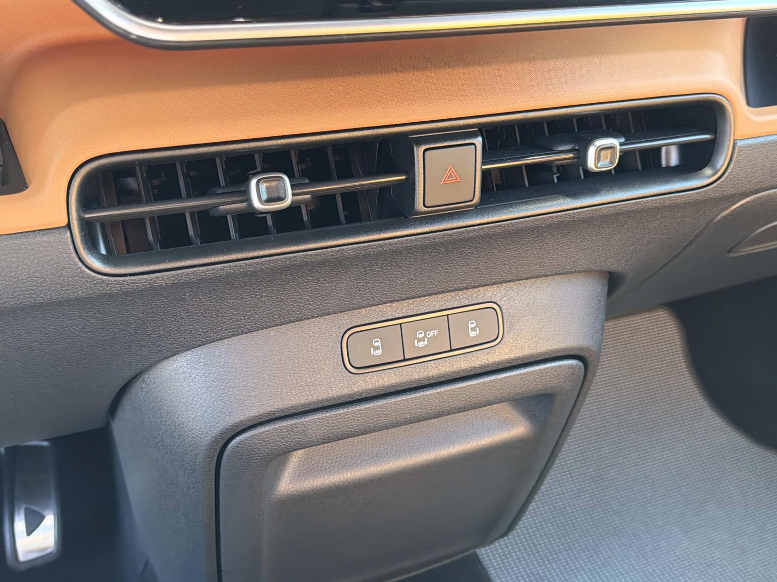 Certified 2025 Volkswagen ID. Buzz Pro S RWD image 24