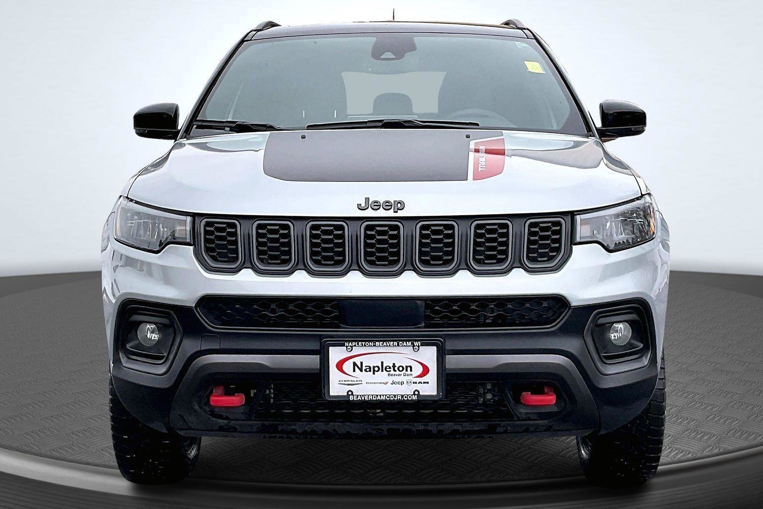 Used 2024 Jeep Compass Trailhawk image 3