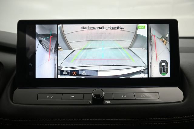 Used 2025 Nissan Rogue SL AWD/4WD image 19