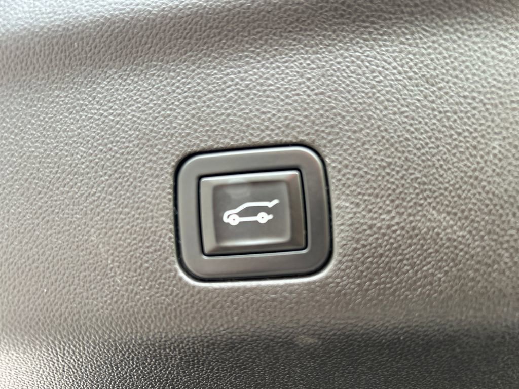 Certified 2021 Chevrolet Tahoe Z71 w/ Luxury Package image 18