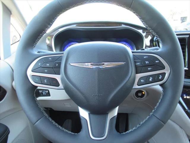 Certified 2024 Chrysler Pacifica Limited AWD/4WD image 28