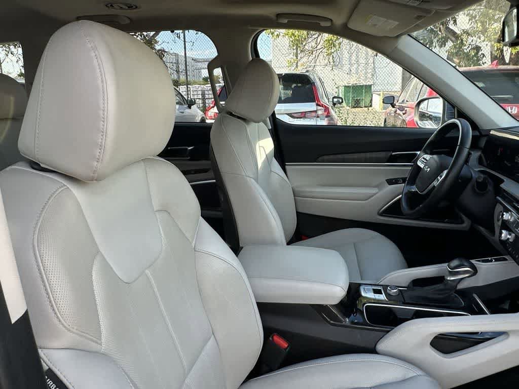Used 2023 Kia Telluride EX w/ EX Captain's Chair Package FWD image 27