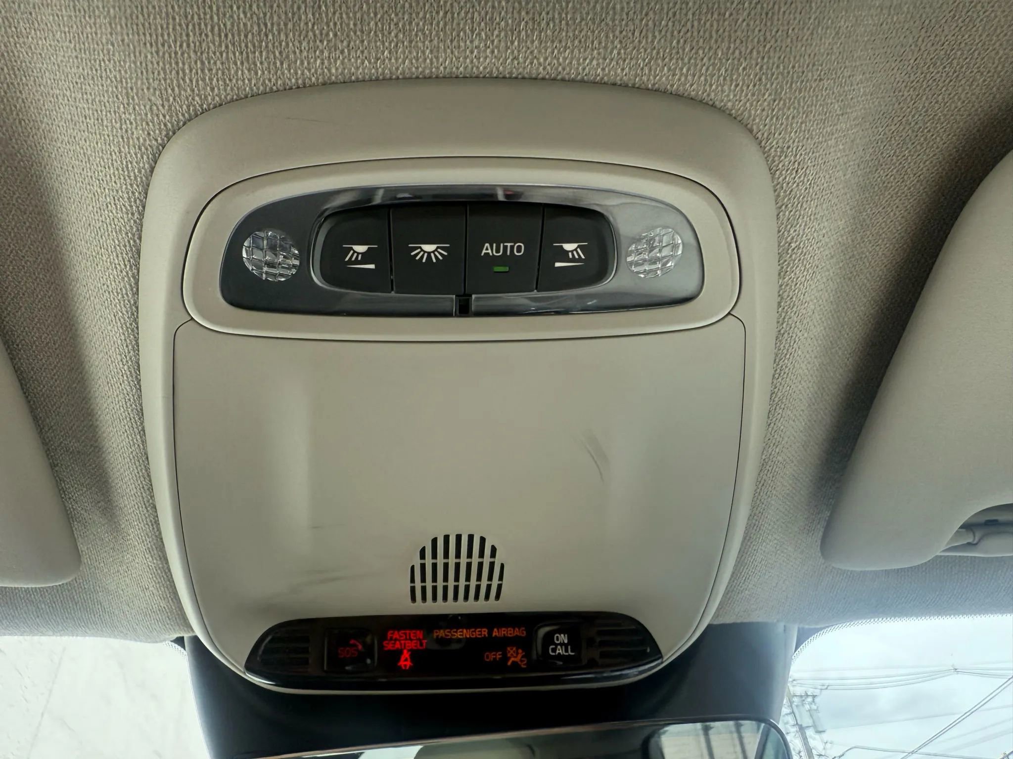 Used 2022 Volvo XC40 T5 Momentum image 21