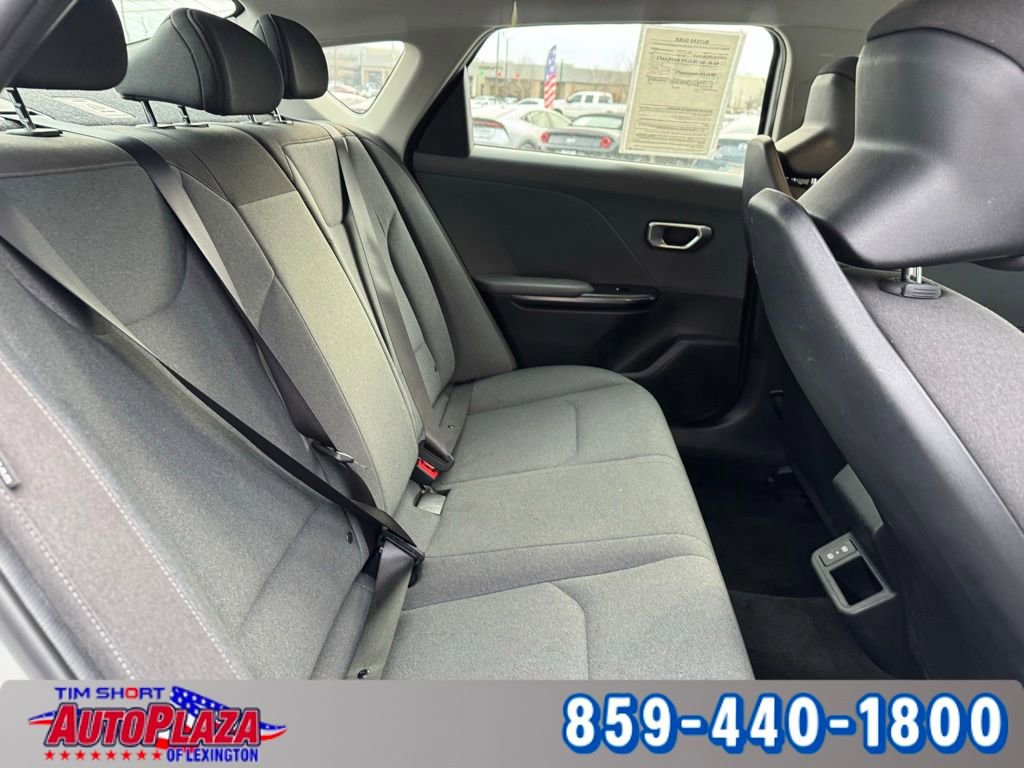 Used 2025 Kia K4 LXS image 32