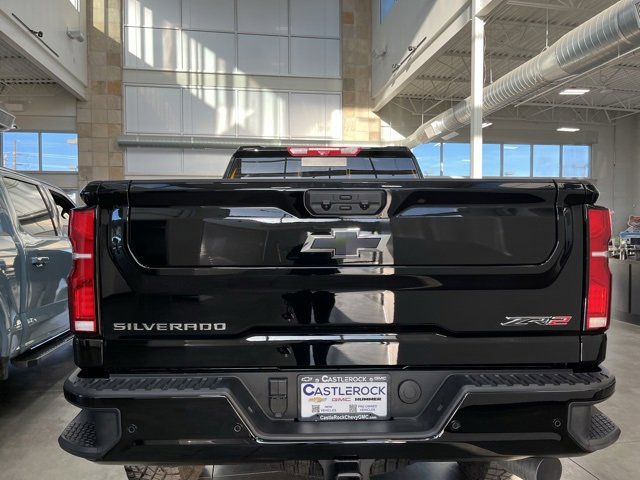 Used 2025 Chevrolet Silverado 2500 ZR2 w/ Technology Package image 4