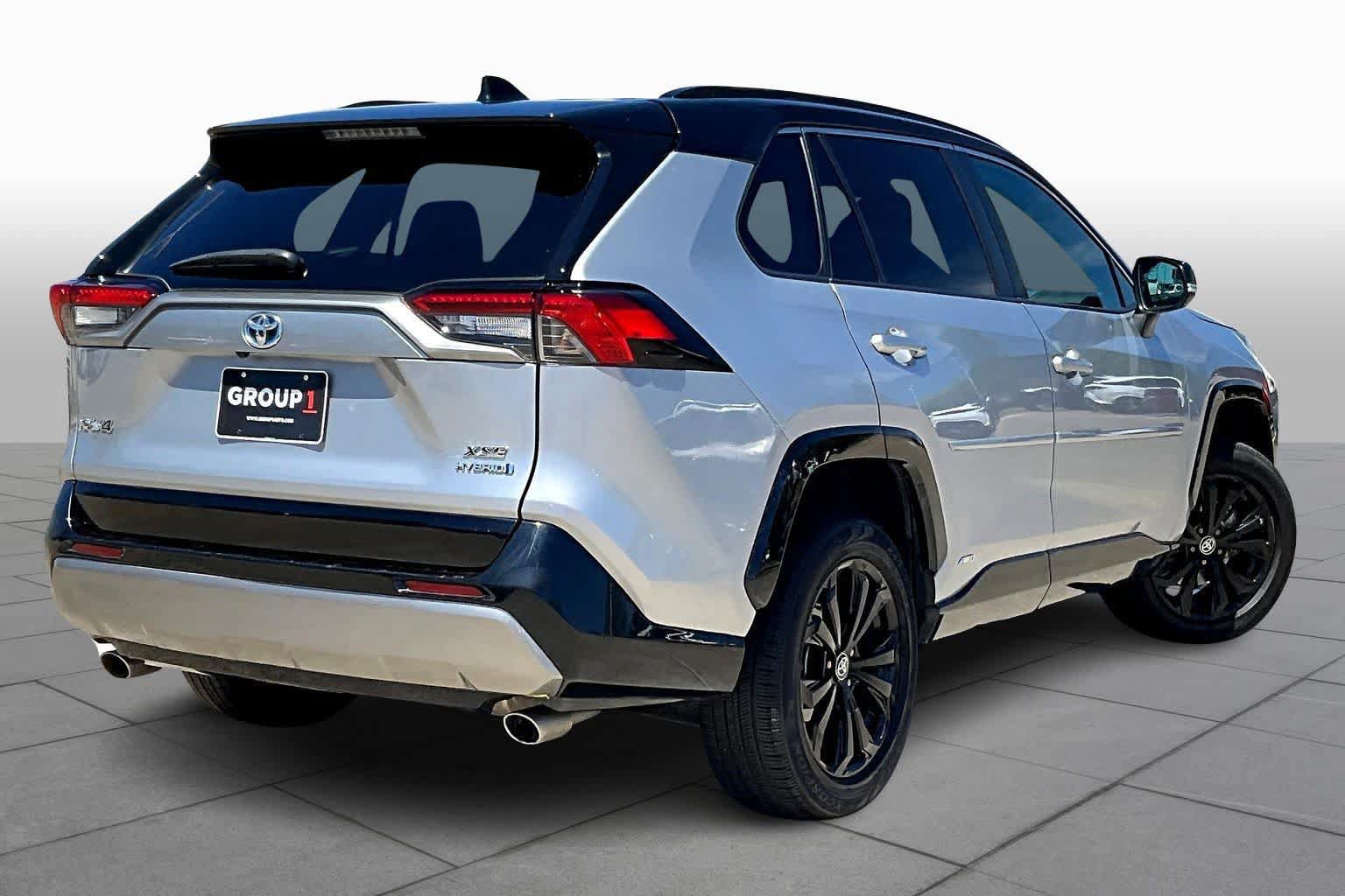 Used 2022 Toyota RAV4 XSE AWD/4WD image 12