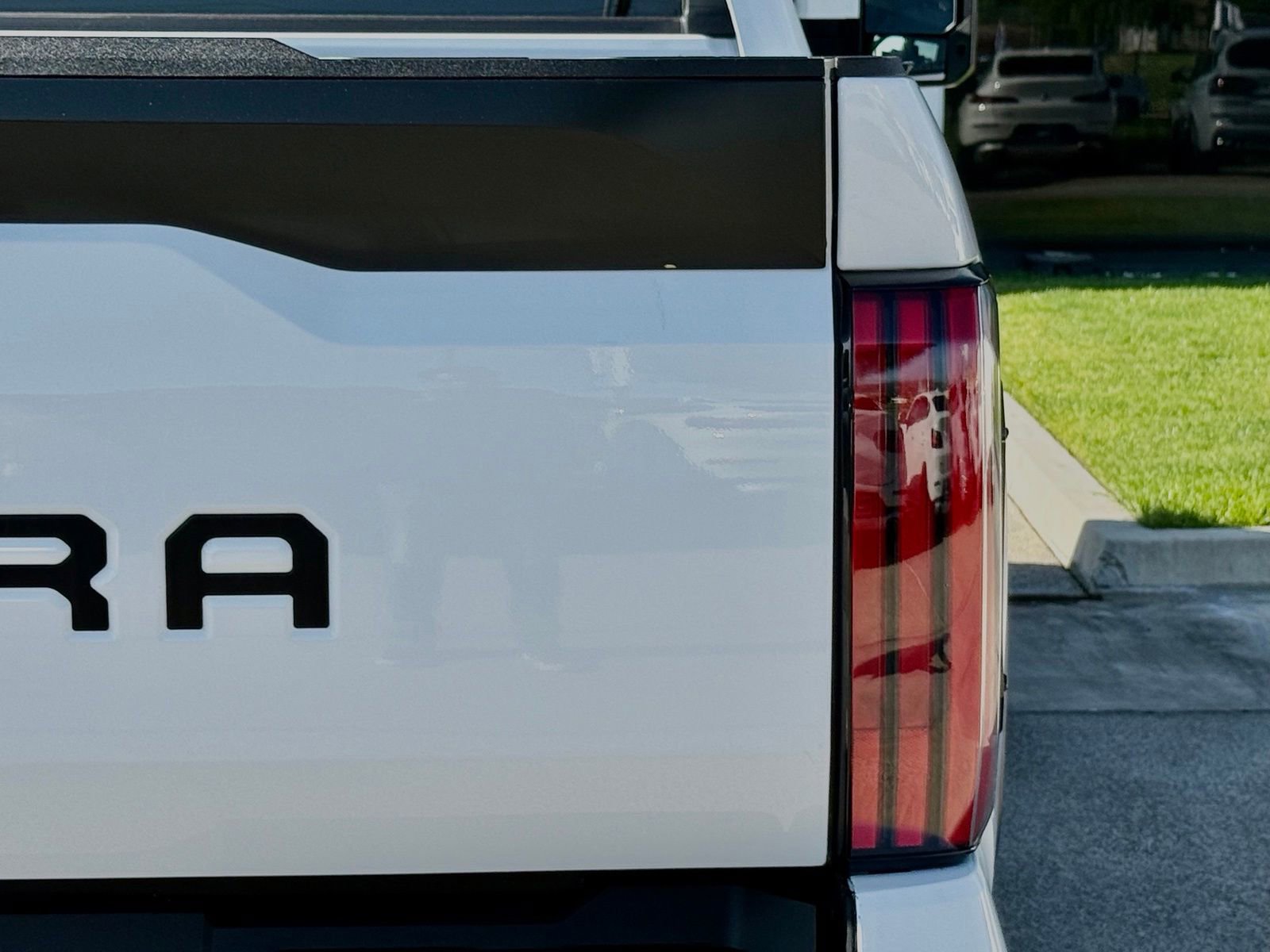 Used 2022 Toyota Tundra SR5 w/ SR5 Convenience Package AWD/4WD image 14