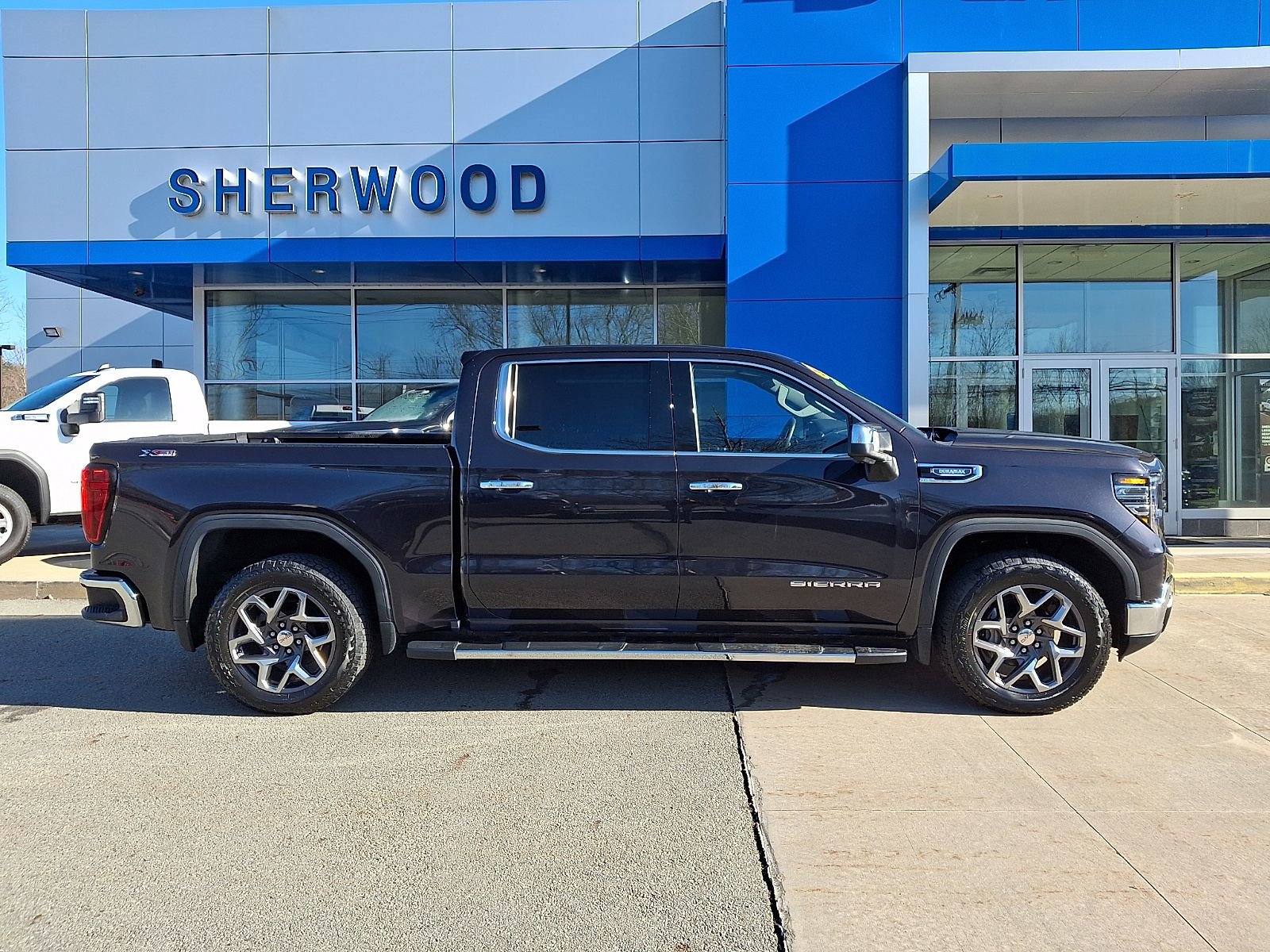 Used 2022 GMC Sierra 1500 SLT w/ SLT Premium Plus Package AWD/4WD image 7