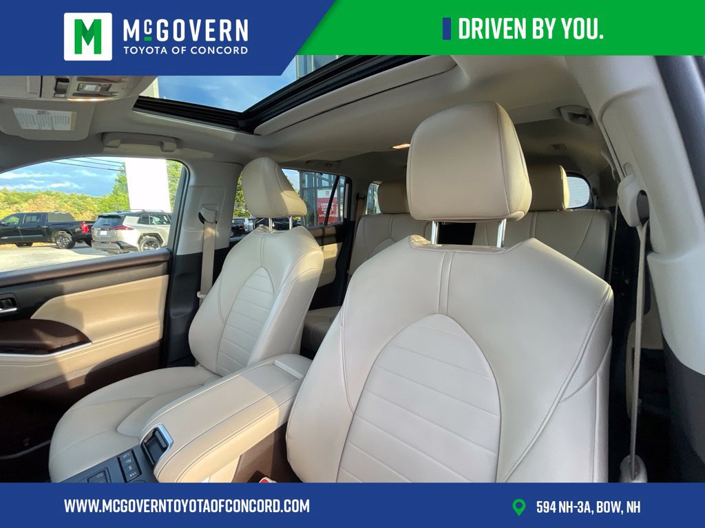 Used 2021 Toyota Highlander XLE AWD/4WD image 10