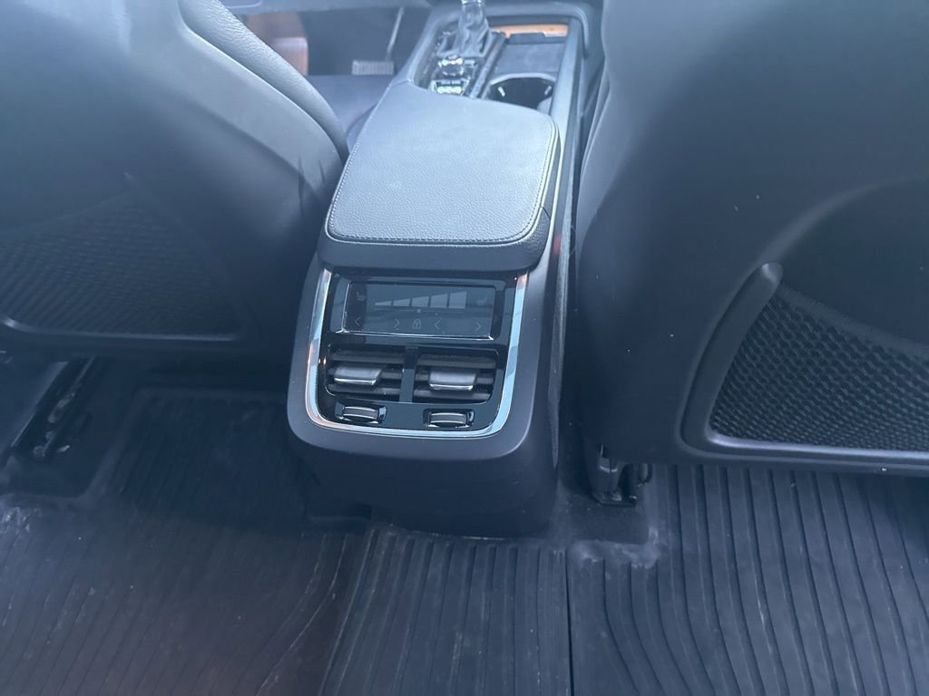 Used 2021 Volvo XC90 T6 Momentum image 16
