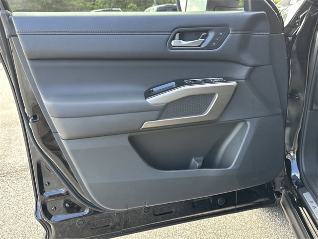 New 2025 Nissan Pathfinder Platinum image 11