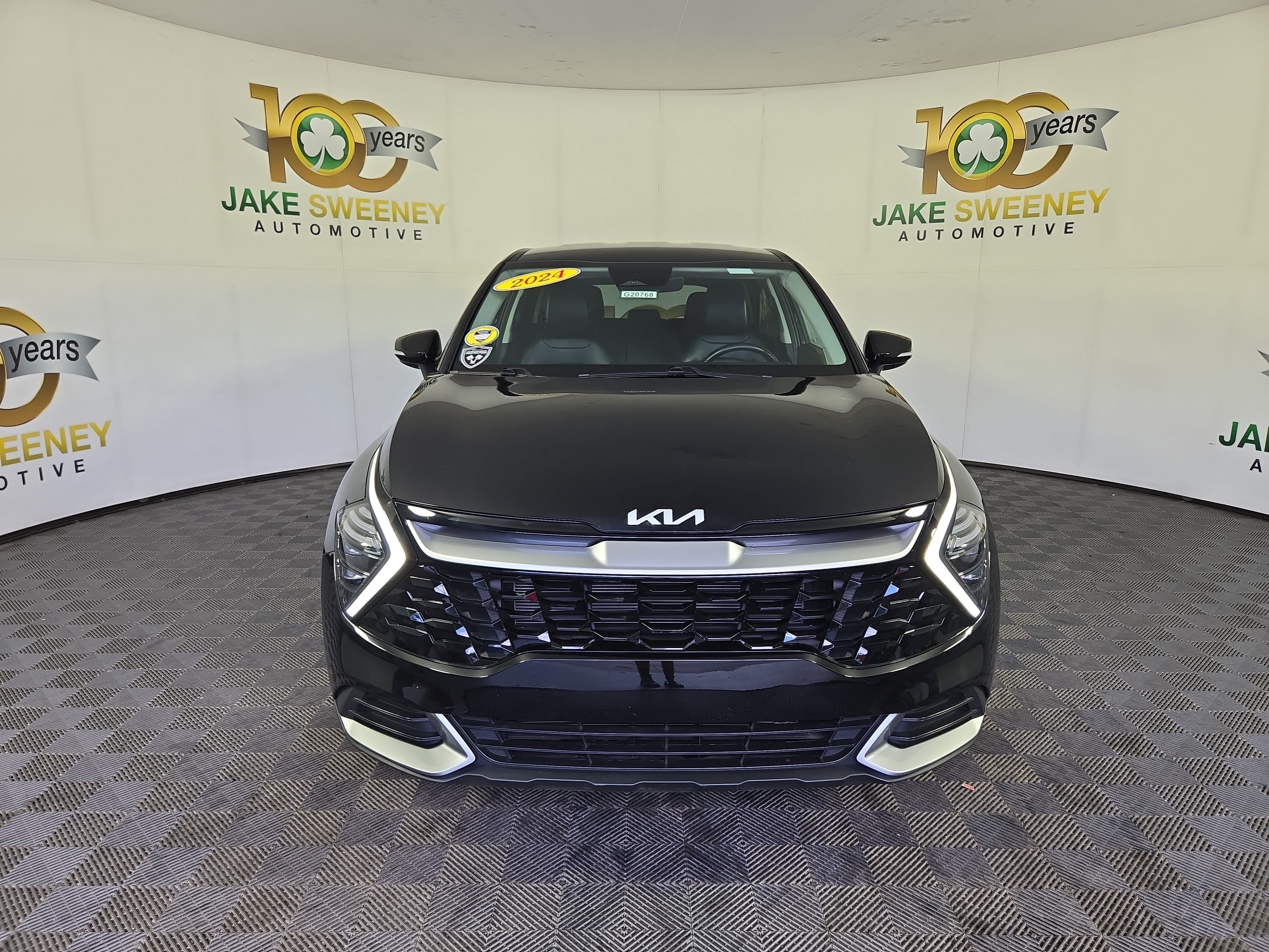 Used 2024 Kia Sportage EX FWD image 2