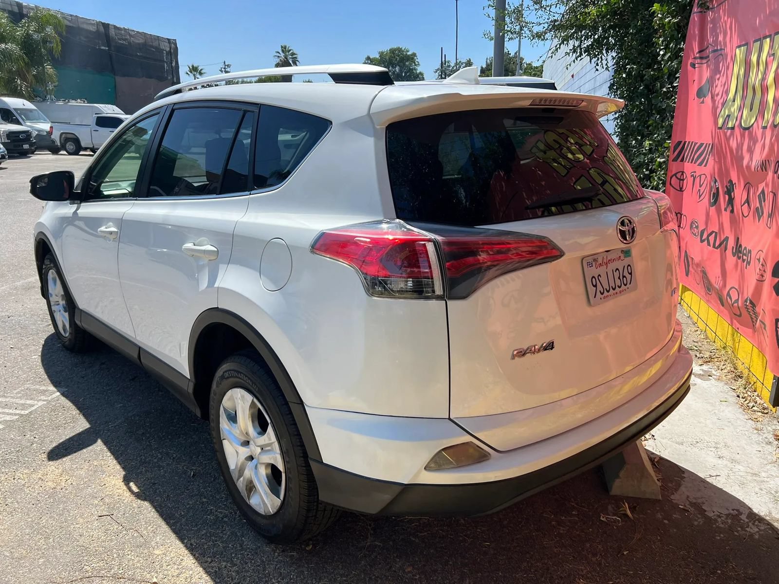 Used 2016 Toyota RAV4 LE FWD image 6