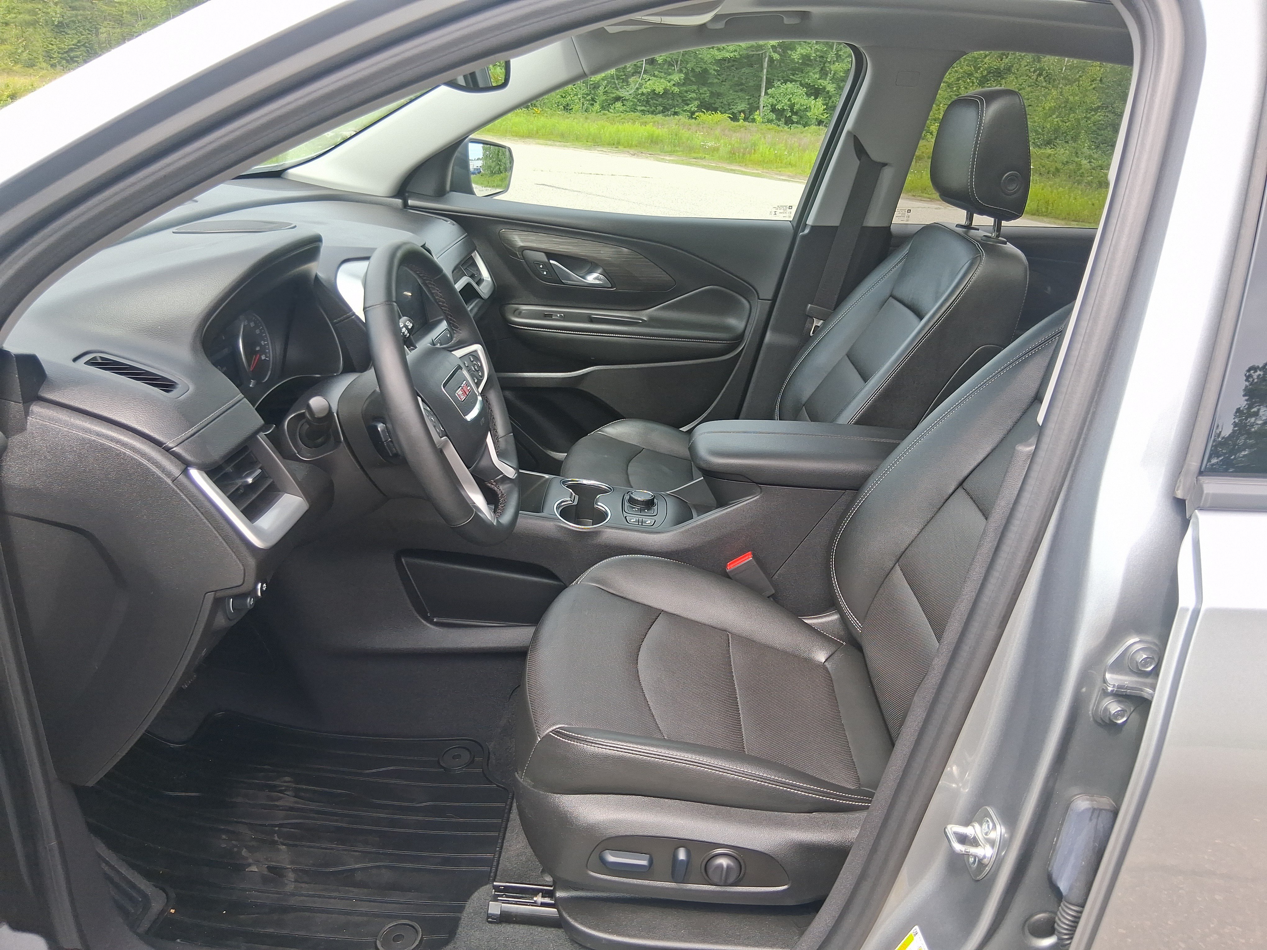 Used 2024 GMC Terrain SLT w/ Infotainment Package II AWD/4WD image 14