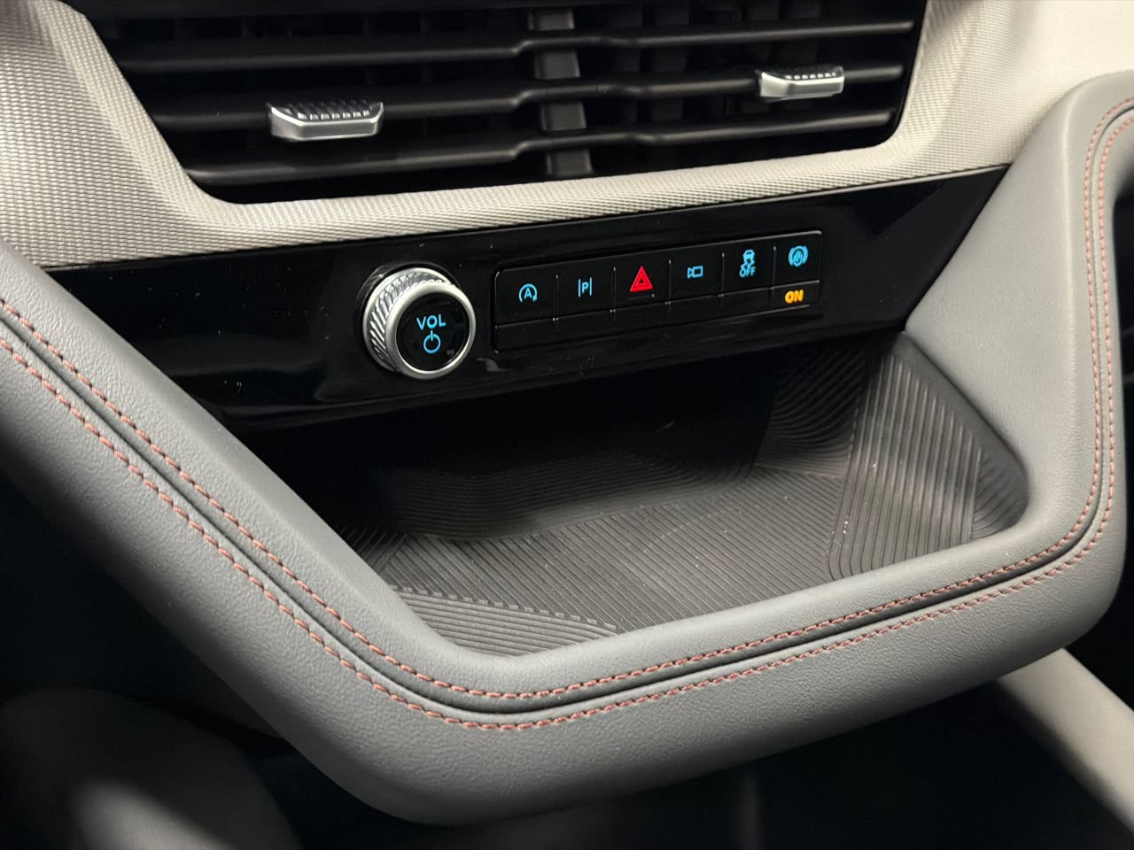New 2026 Ford Explorer Active w/ Active Comfort Package AWD/4WD image 27