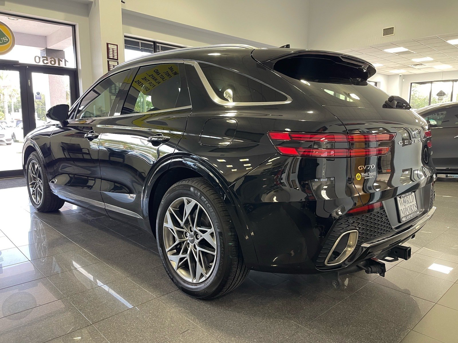 Used 2025 Genesis GV70 2.5T w/ Select Package AWD/4WD image 3