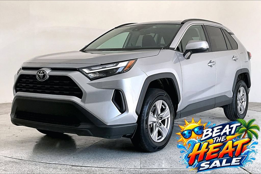 Used 2025 Toyota RAV4 XLE FWD image 5