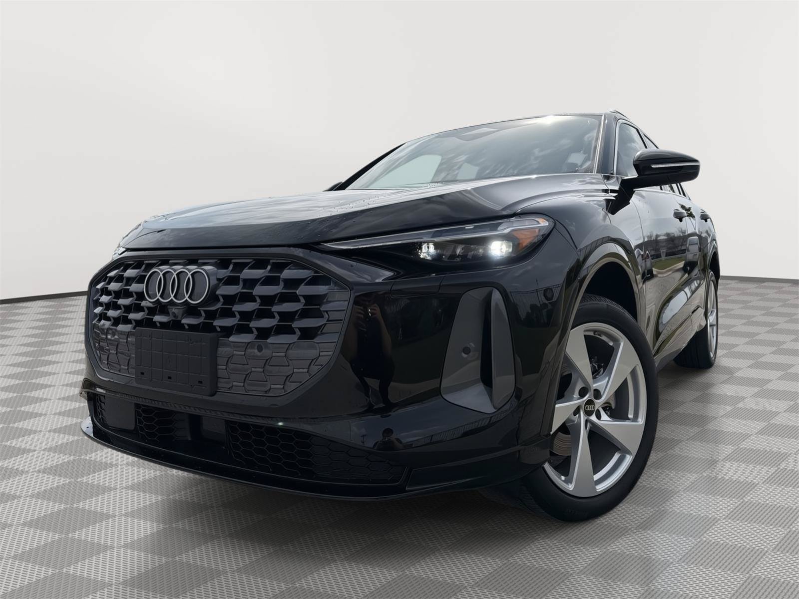 Used 2025 Audi Q5 Premium Plus w/ Premium Plus AWD/4WD image 1