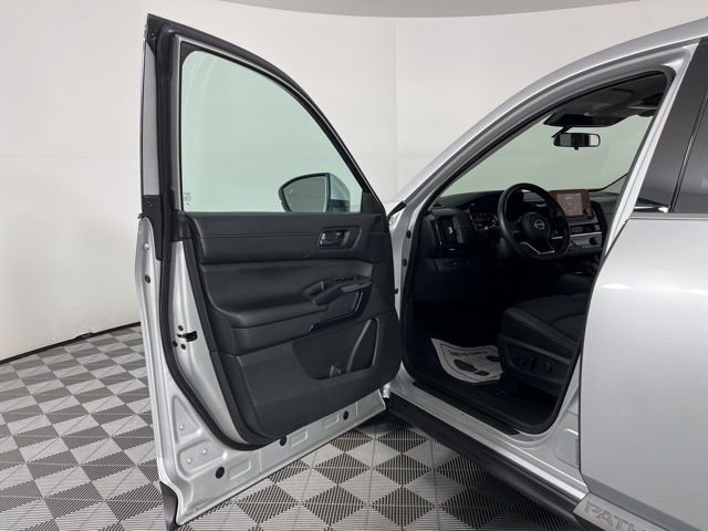 Used 2023 Nissan Pathfinder SV image 17