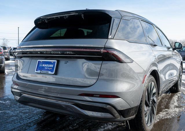 Used 2024 Lincoln Nautilus Reserve w/ Equipment Group 203A image 6