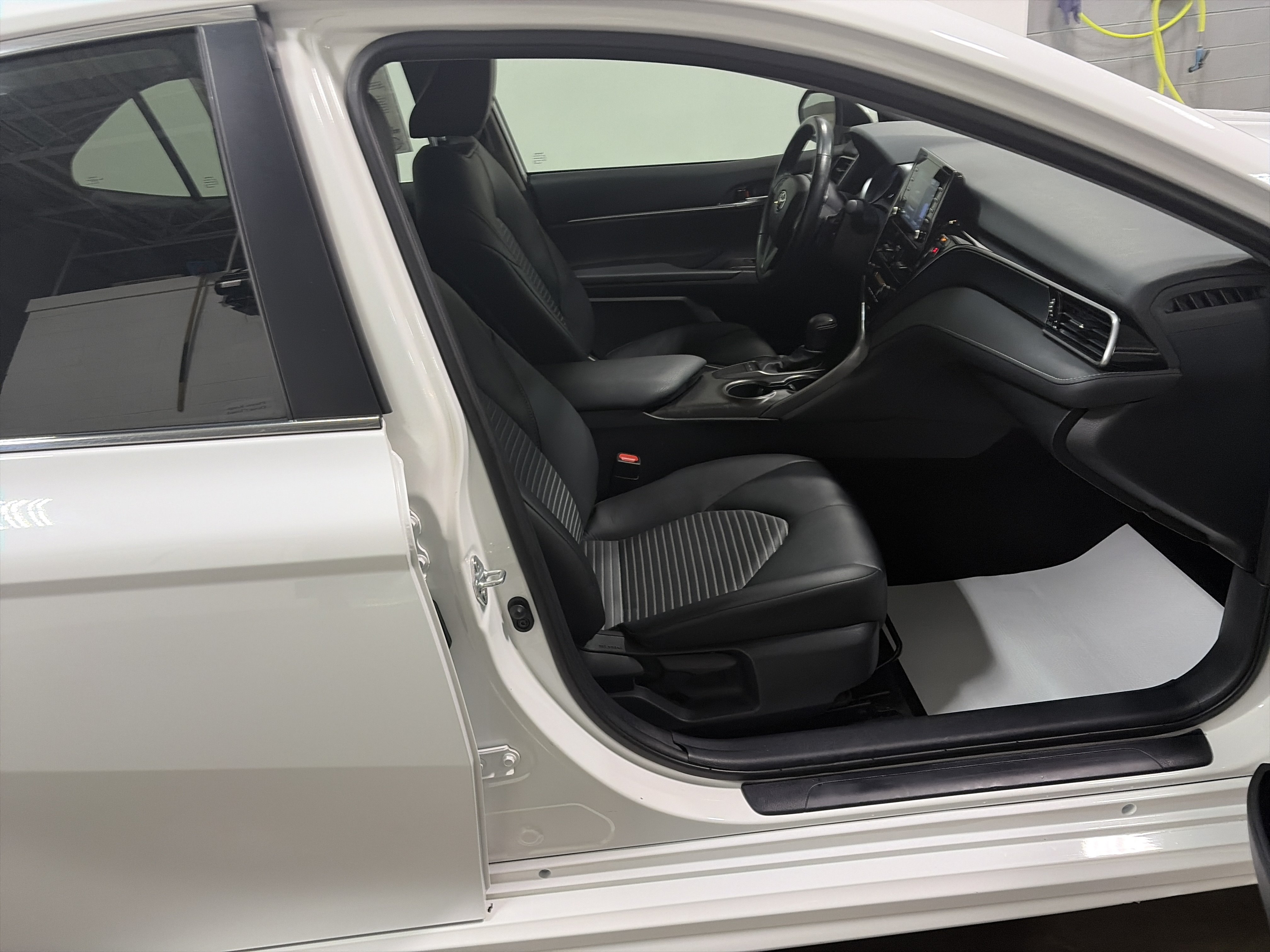 Used 2024 Toyota Camry SE w/ Convenience Package FWD image 29