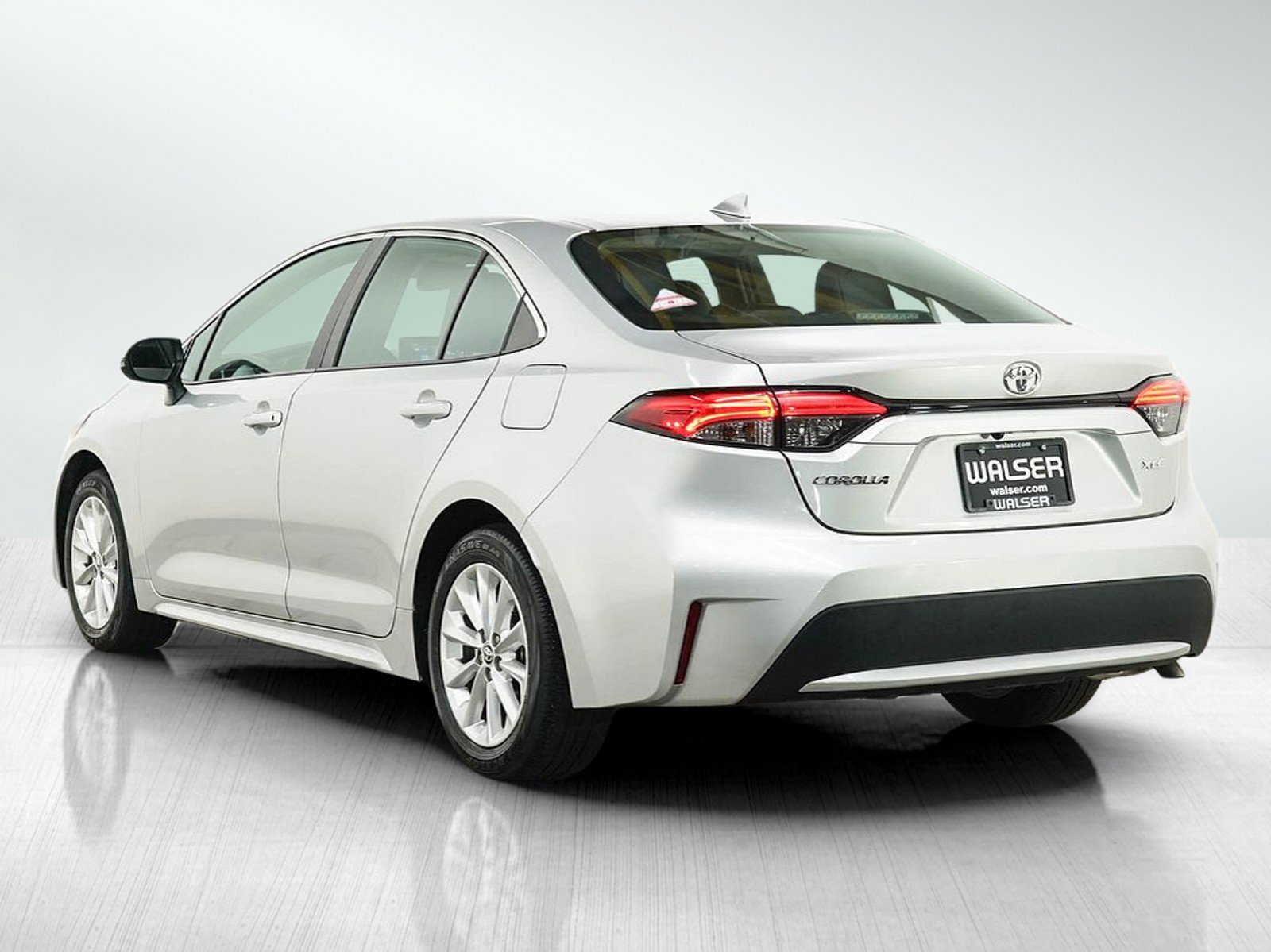 Used 2022 Toyota Corolla XLE FWD image 3