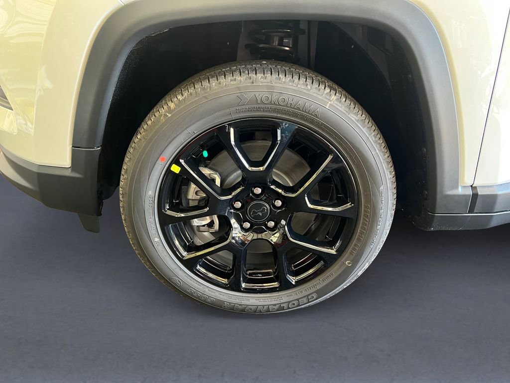New 2026 Jeep Compass Latitude image 9