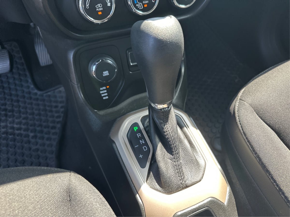 Used 2016 Jeep Renegade 75th Anniversary AWD/4WD image 15