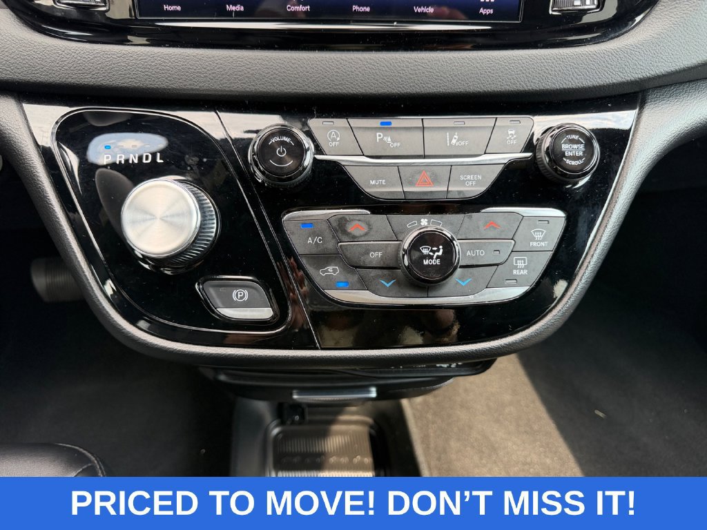 Used 2025 Chrysler Pacifica Select FWD image 11