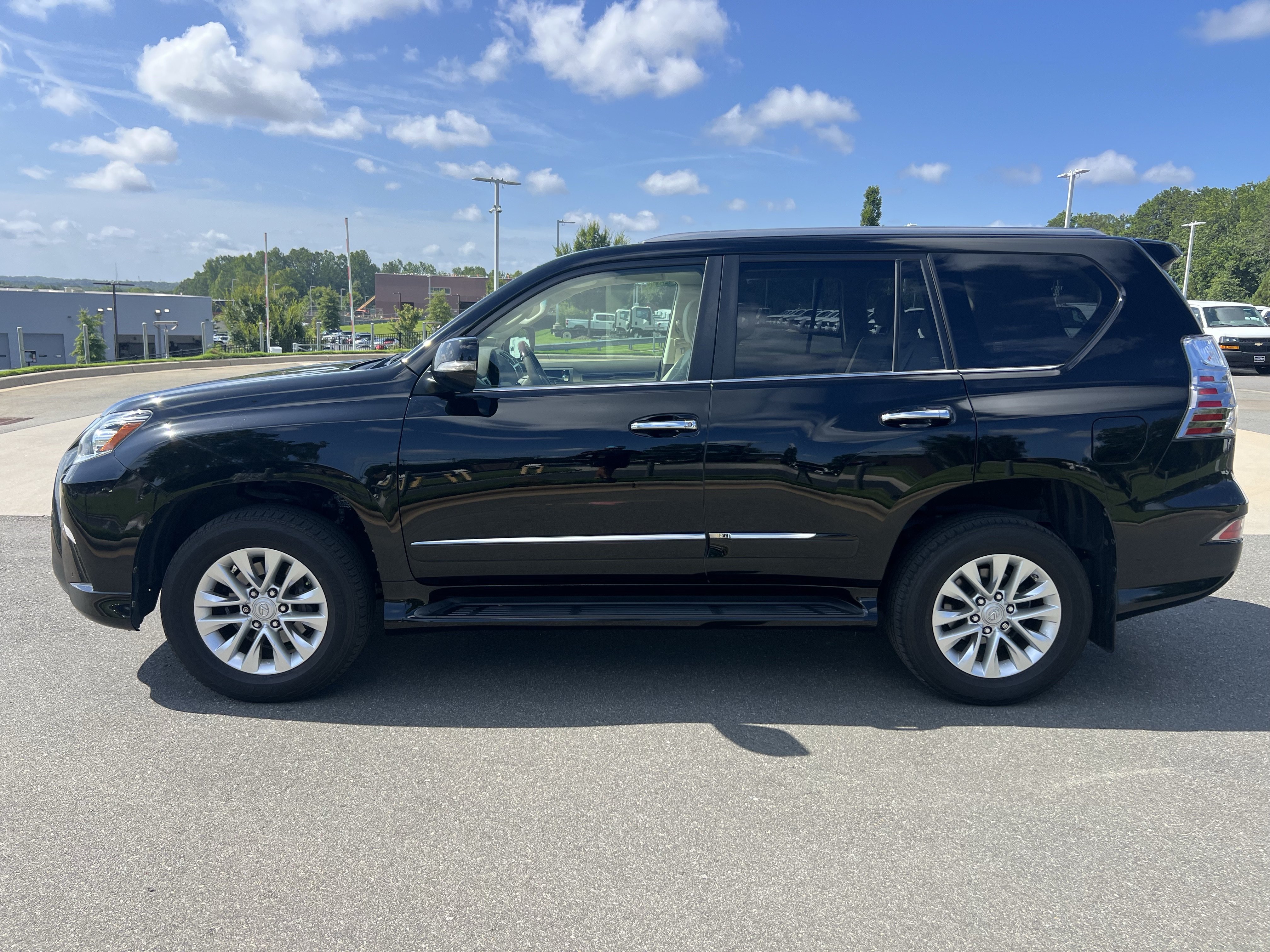 Used 2019 Lexus GX 460 Premium w/ Premium Package AWD/4WD image 6