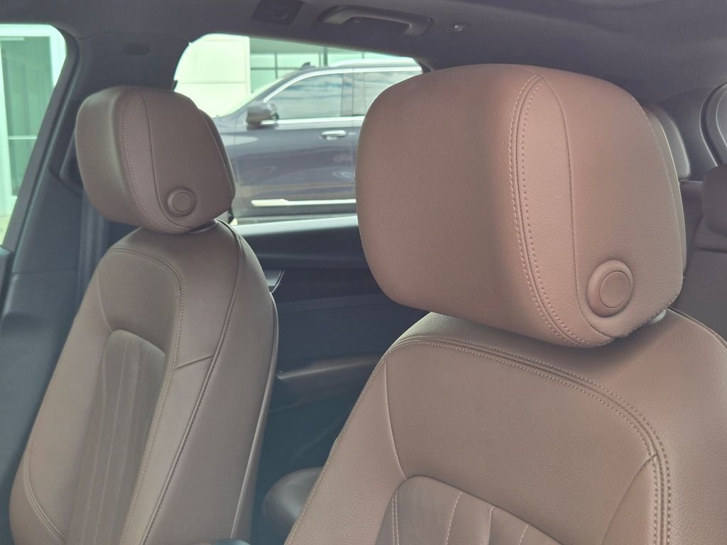 Used 2018 Audi Q5 2.0T Premium Plus w/ Premium Plus Package image 12