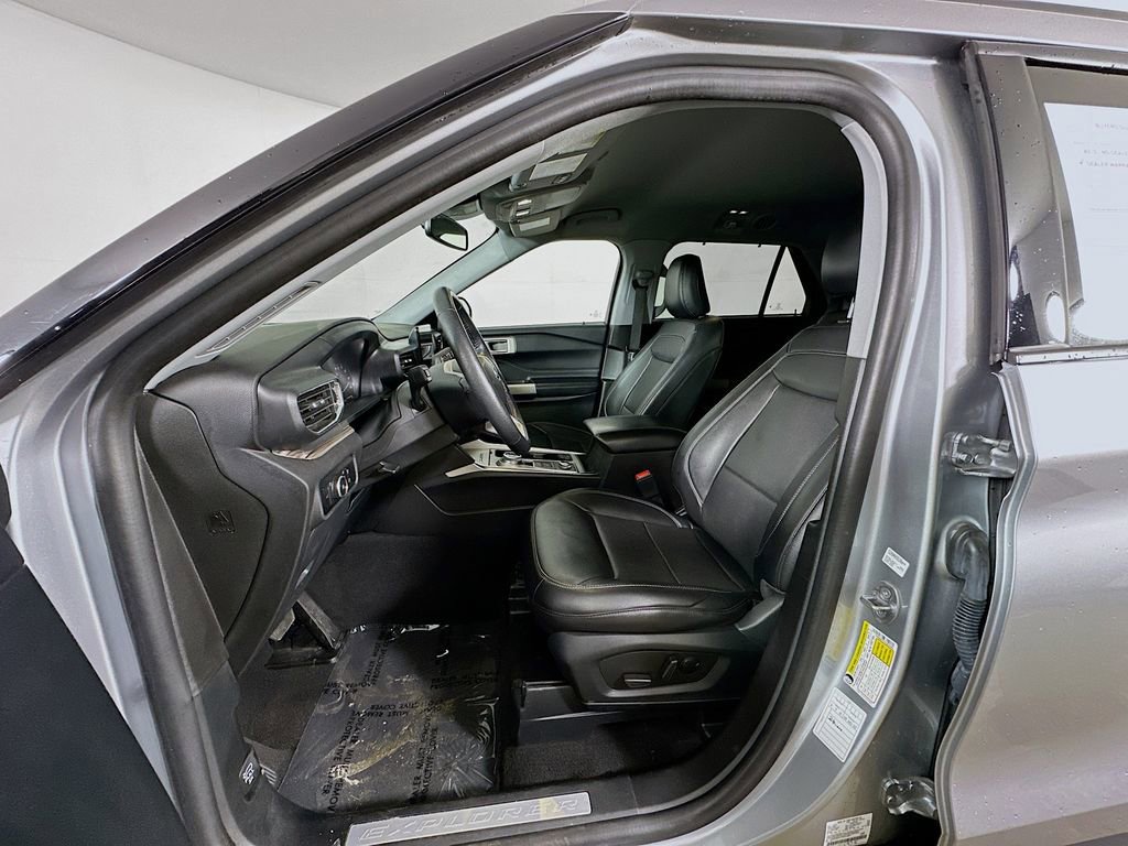Used 2023 Ford Explorer Limited image 16