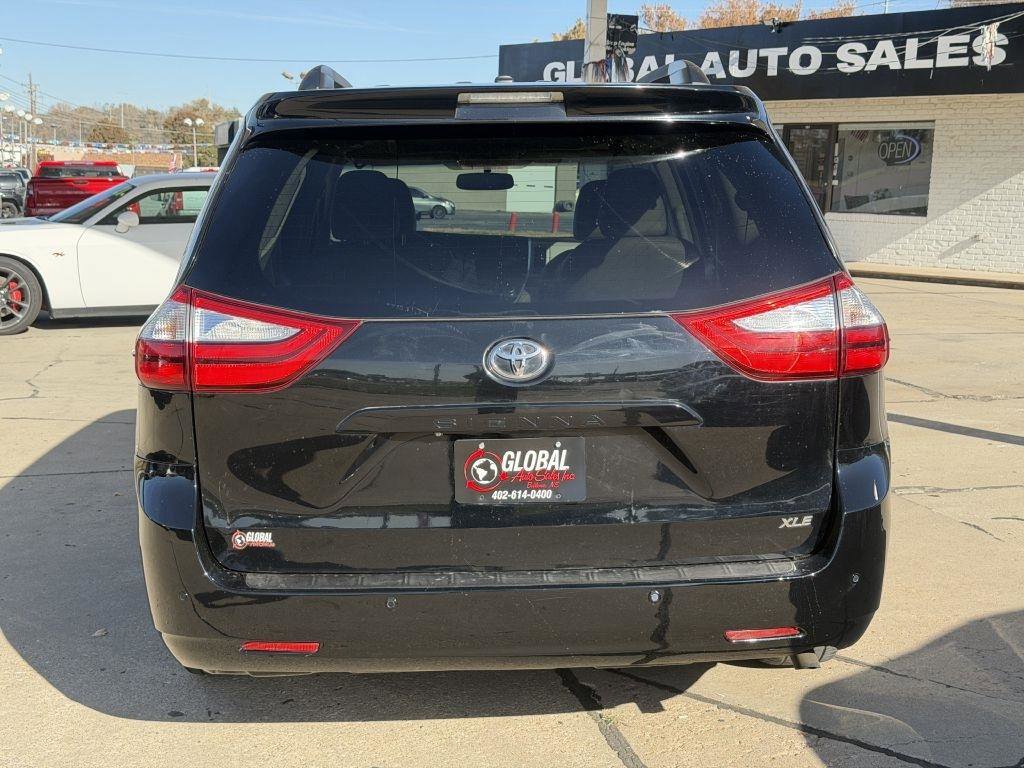 Used 2015 Toyota Sienna XLE w/ XLE Navigation Package FWD image 6