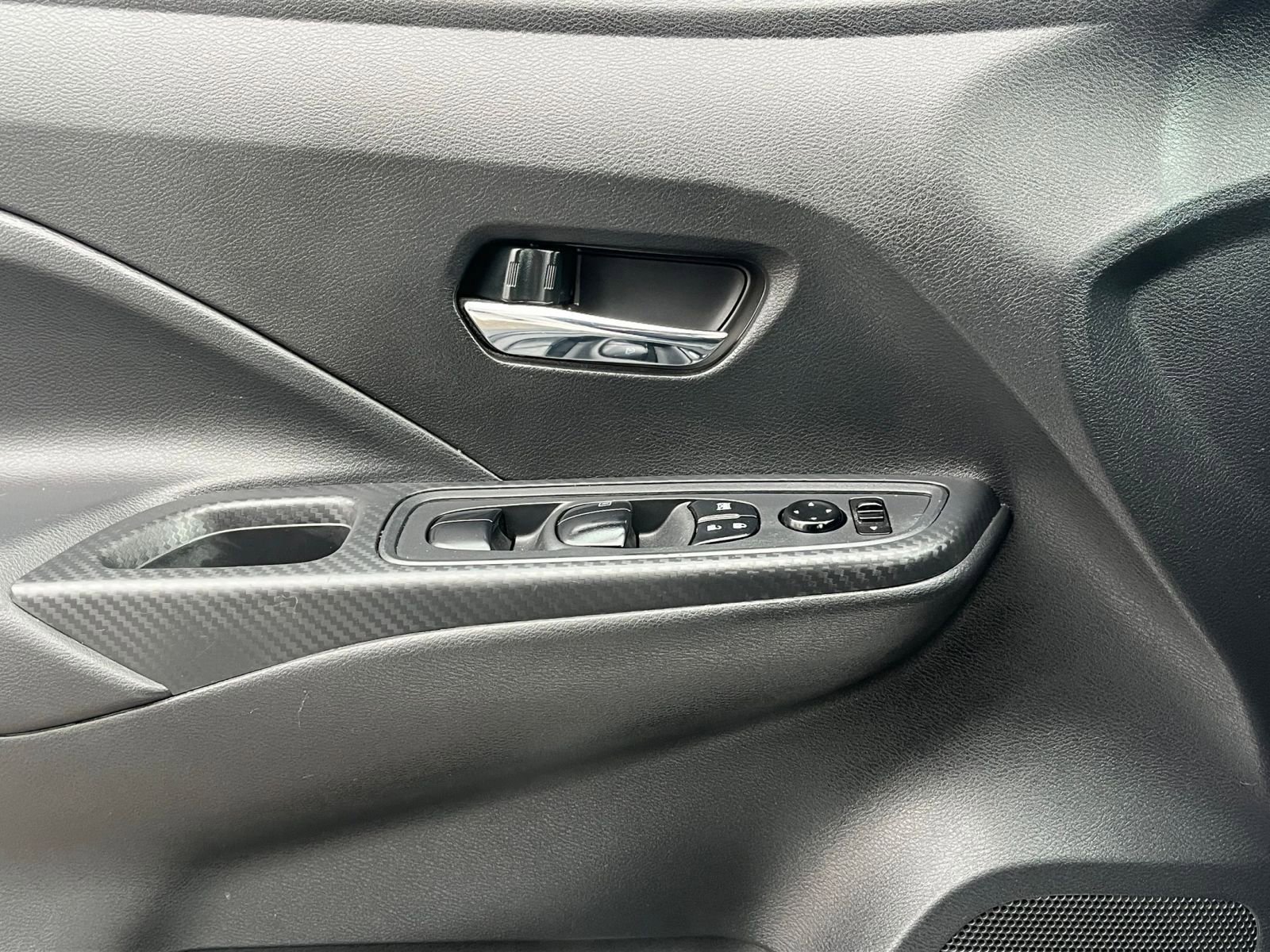 Used 2025 Nissan Versa SV image 18