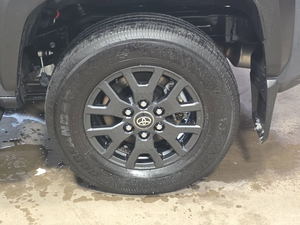 Used 2025 Toyota 4Runner SR5 image 31
