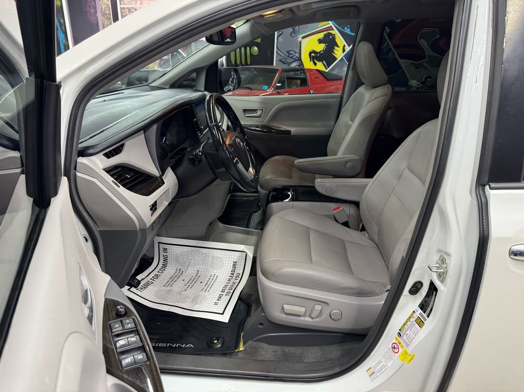 Used 2018 Toyota Sienna XLE Premium AWD/4WD image 10