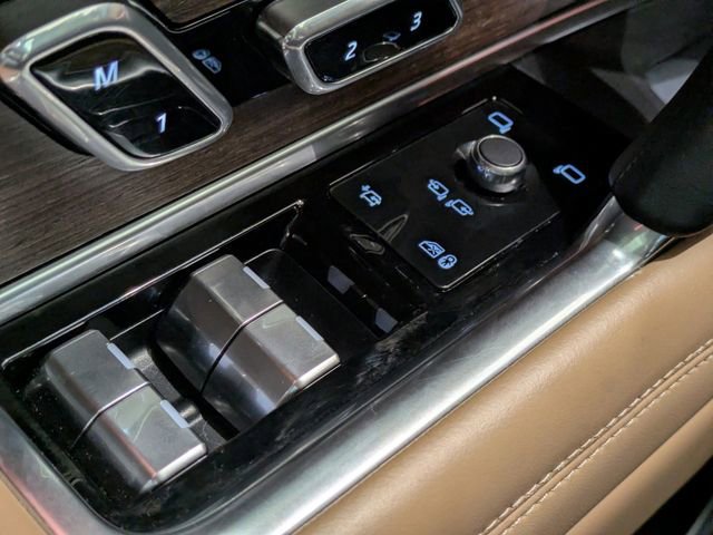 Used 2024 Land Rover Range Rover Long Wheelbase SE image 25