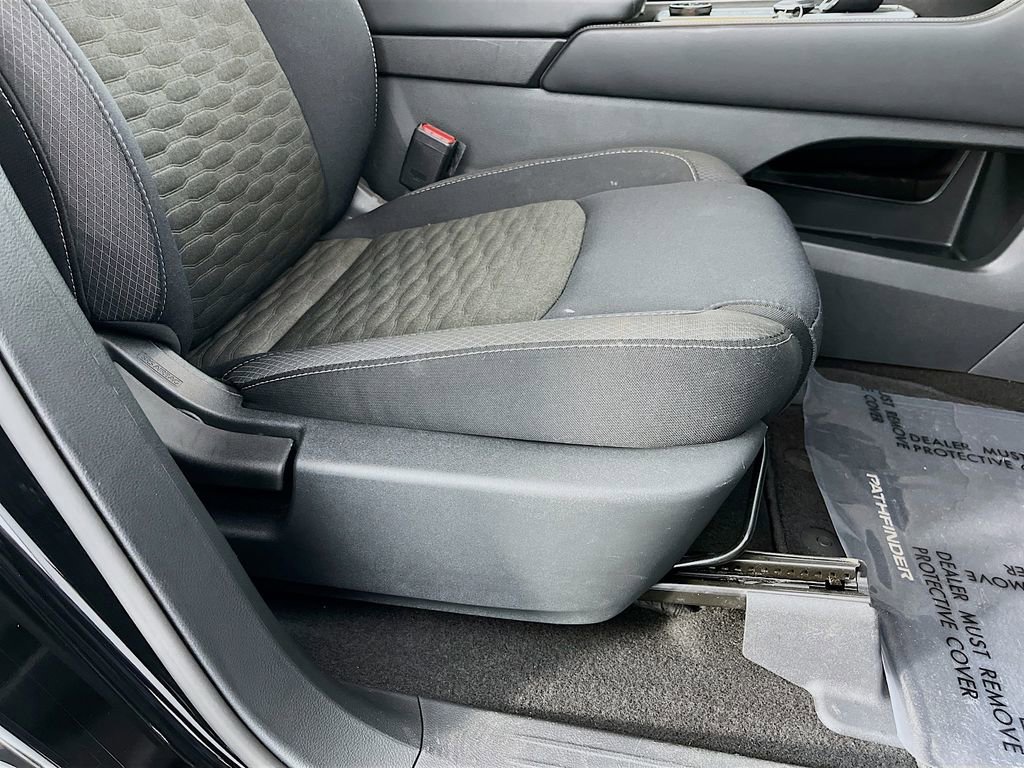 Used 2024 Nissan Pathfinder SV w/ Black Appearance Package image 34