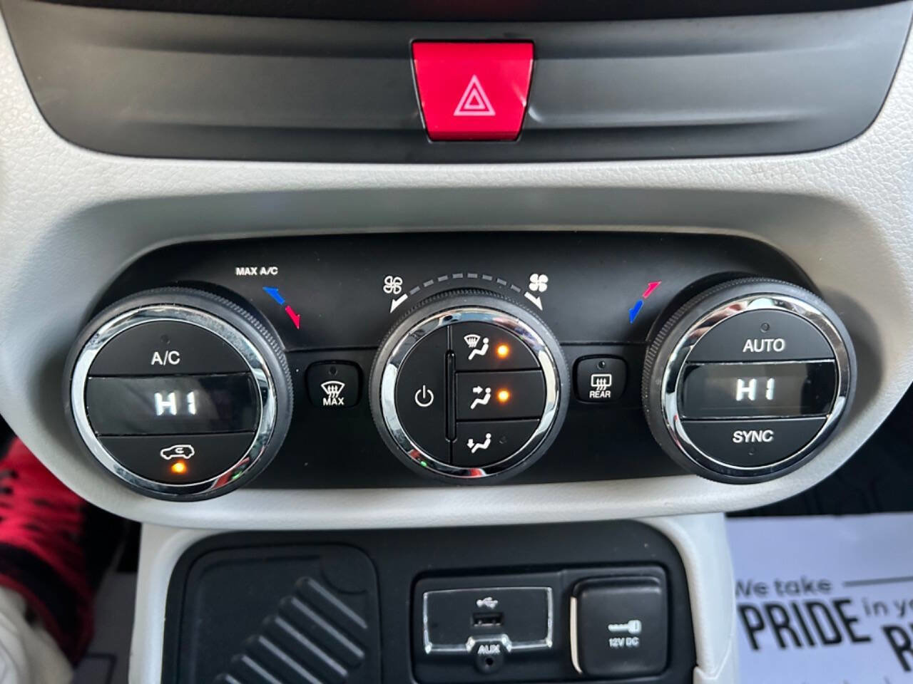 Used 2016 Jeep Renegade Latitude w/ Popular Equipment Group image 19