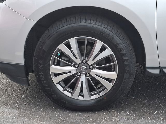 Used 2018 Nissan Pathfinder SV image 8