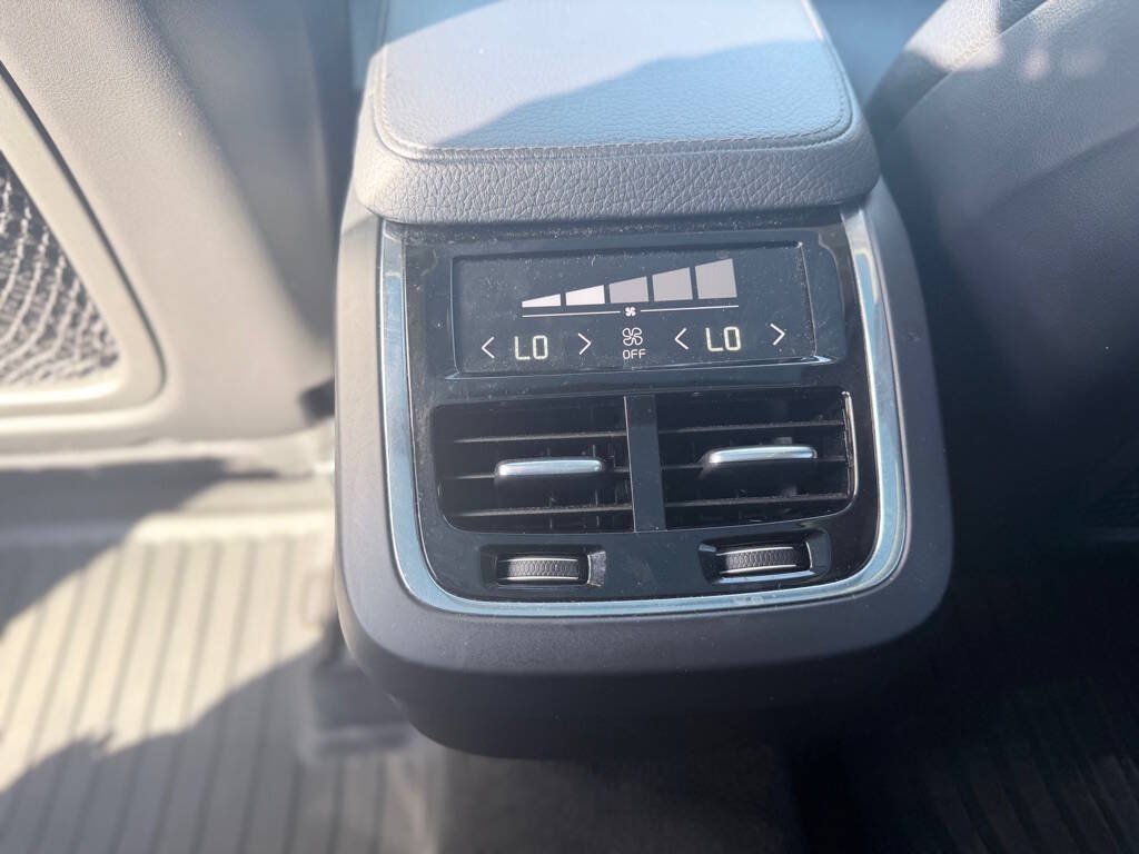 Used 2016 Volvo XC90 T6 Momentum w/ Momentum Plus Package AWD/4WD image 23