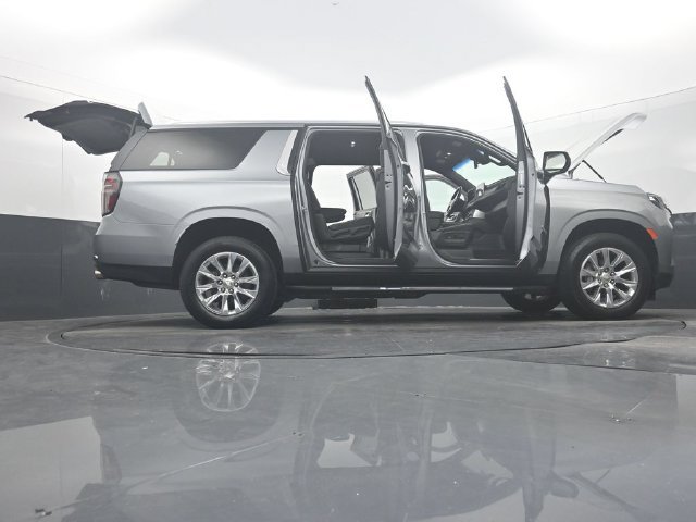 Used 2023 Chevrolet Suburban Premier AWD/4WD image 58