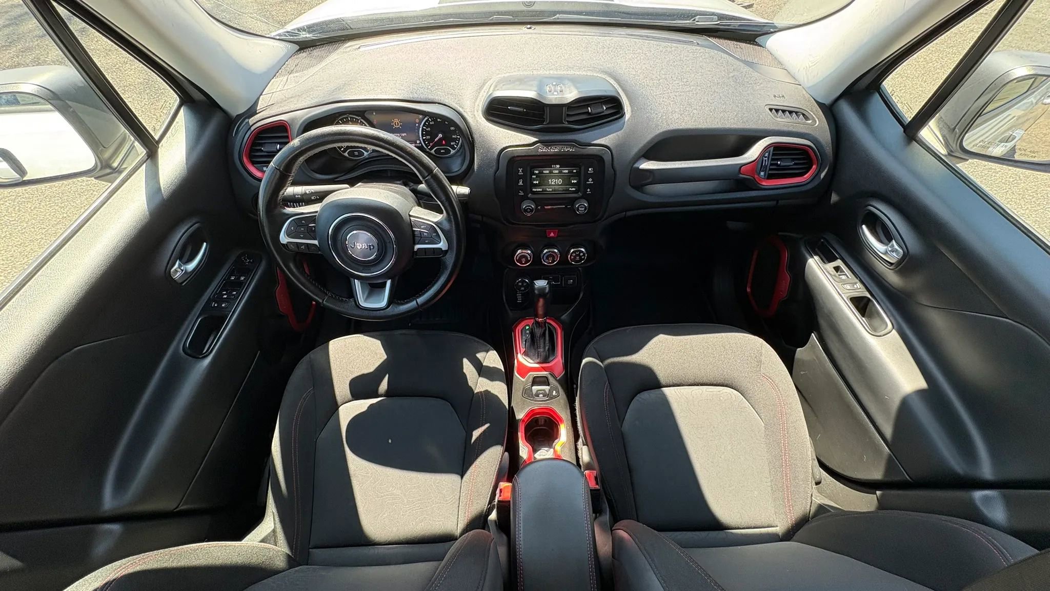 Used 2016 Jeep Renegade Trailhawk AWD/4WD image 24