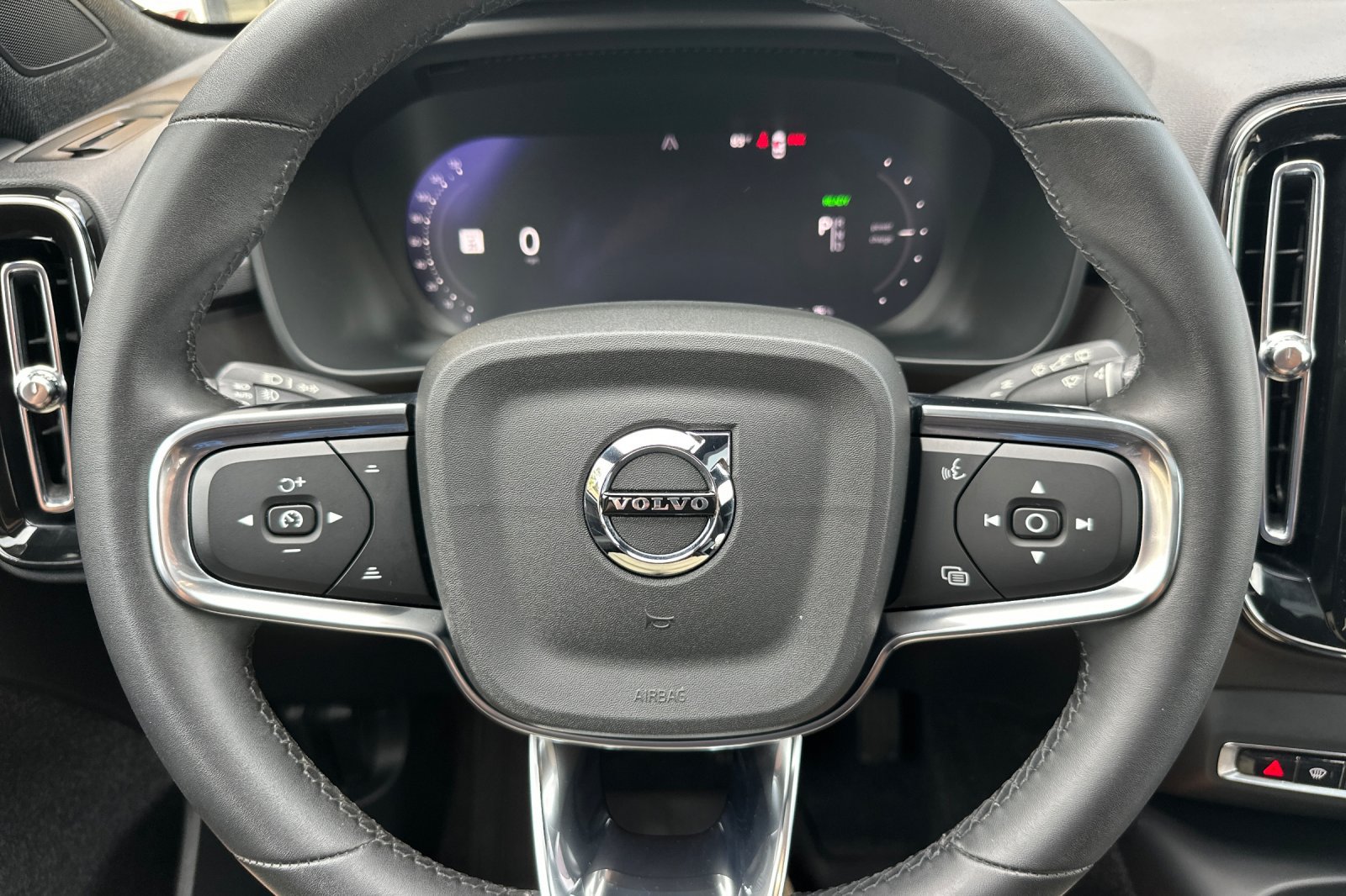 Used 2024 Volvo XC40 Recharge Ultimate w/ Protection Package Premier AWD/4WD image 26