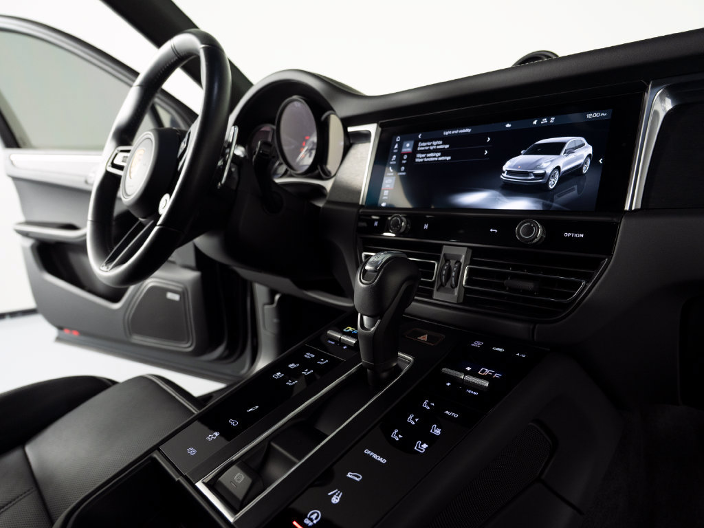 Certified 2023 Porsche Macan GTS AWD/4WD image 35