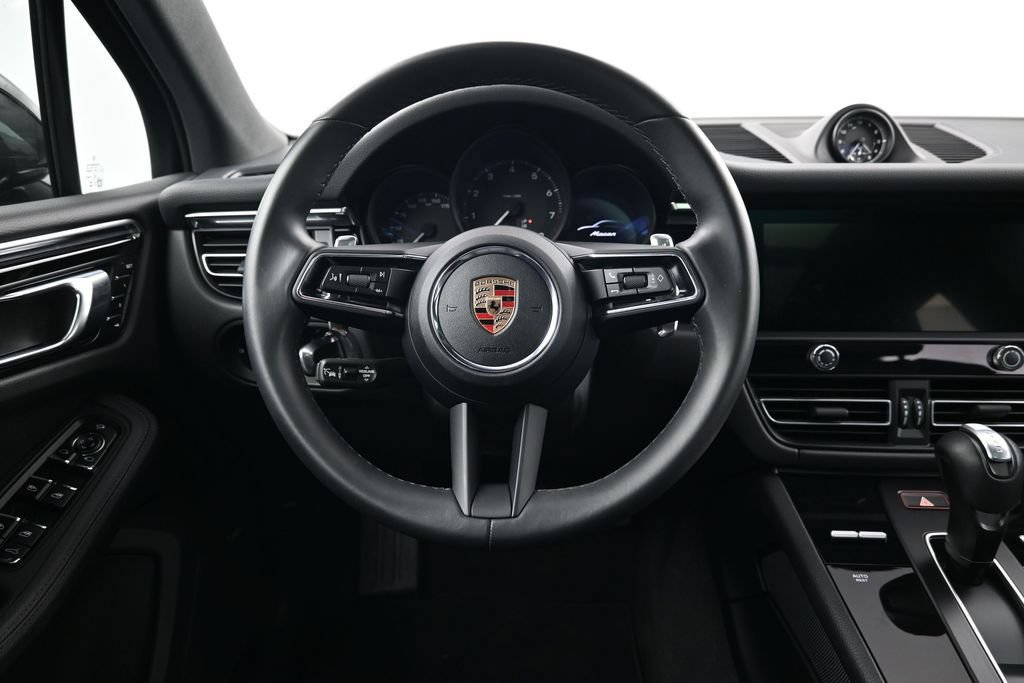 Certified 2025 Porsche Macan AWD/4WD image 13