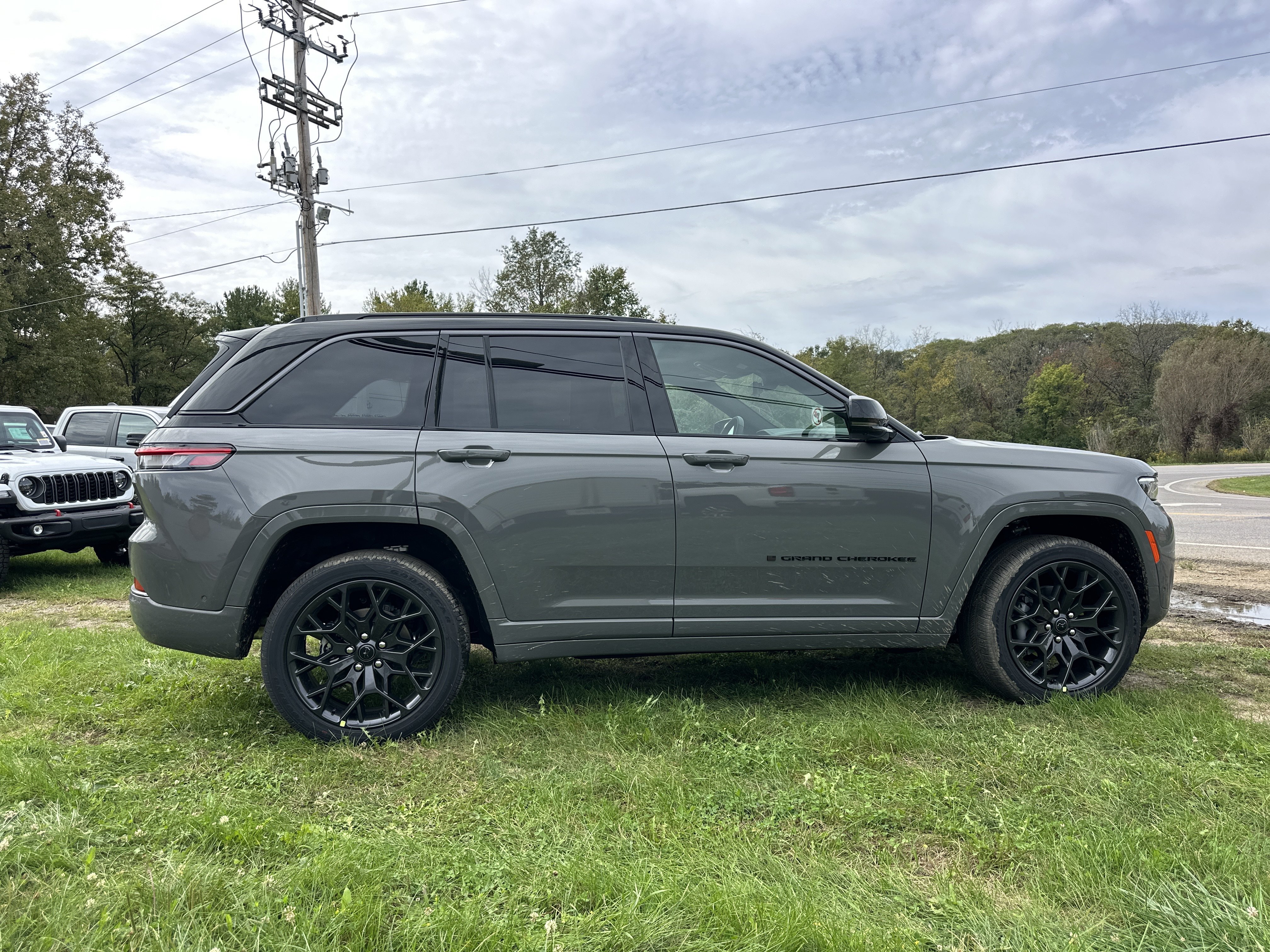 New 2027 Jeep Grand Cherokee Summit AWD/4WD image 19