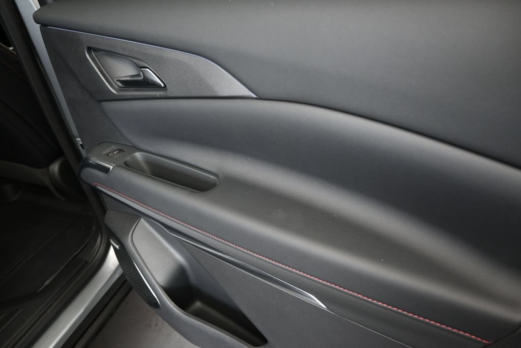 New 2026 Chevrolet Traverse RS w/ LPO, Floor Liner Package FWD image 21